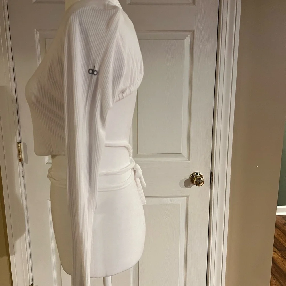 ALO Yoga Ribbed Manifest Long Sleeve Top,White Size M Athleisure Dance Gym